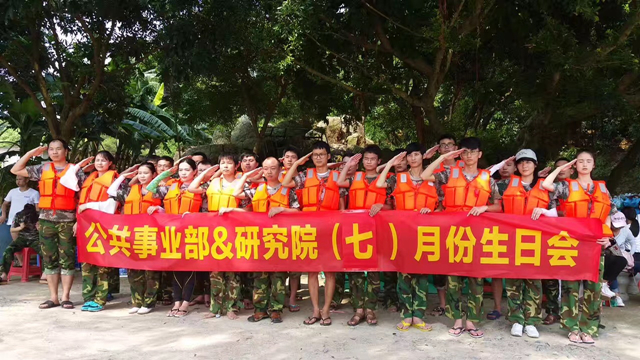 【官方】为了邂逅"美人鱼"，这些人在40℃的天气里竟然.......