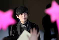 一首《说好不哭》牵出犀牛云网赢战车，您不止一个人在战斗