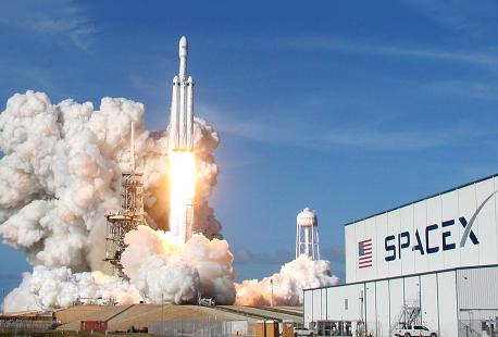 【犀牛资讯】（双语版）SpaceX启动“星链”计划；春节11省旅游收入超百亿